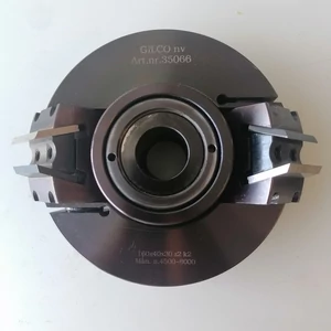 06. P+ szögben dönthető patentfej központi állítórendszerrel; 160x30x40