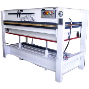 09. Wieder V40 elektrohidraulikus prés, 220x110 cm-es préslappal