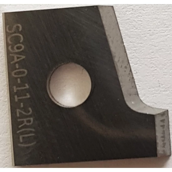04. OAV Cserelapka, felső élmaróba, R=2 mm, OAV MAX 330, 340M, 350M élzárógépekhez.