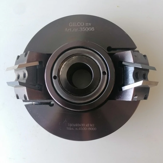 06. P+ szögben dönthető patentfej központi állítórendszerrel; 160x30x40